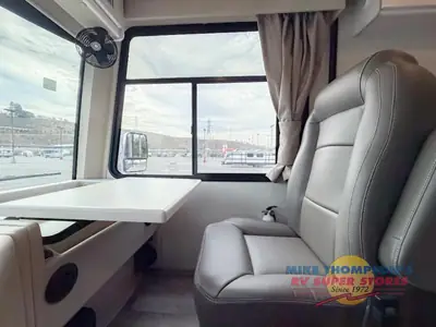 2026 Thor Motor Coach Hurricane photo 13