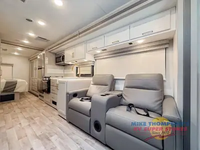 2026 Thor Motor Coach Hurricane photo 18