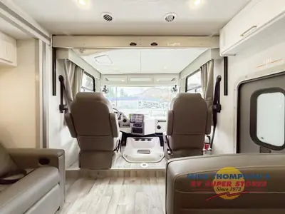 2026 Thor Motor Coach Hurricane photo 14