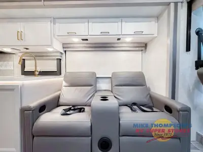 2026 Thor Motor Coach Hurricane photo 23