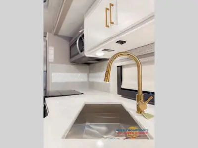2026 Thor Motor Coach Hurricane photo 25