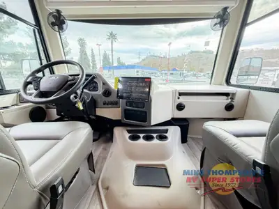 2026 Thor Motor Coach Hurricane photo 10