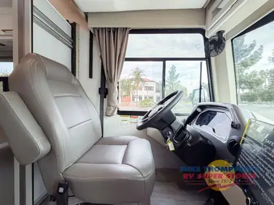 2026 Thor Motor Coach Hurricane photo 11