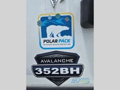 2022 Keystone Avalanche 352BH photo 8