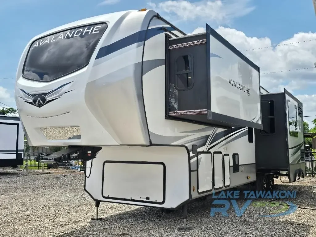 2022 Keystone Avalanche 352BH exterior