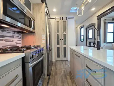 2022 Keystone Alpine 3102RL photo 12