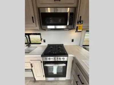 2025 Coachmen Catalina Destination Series 35FME photo 16