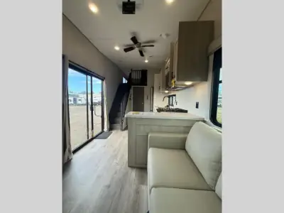 2025 Coachmen Catalina Destination Series 35FME photo 9