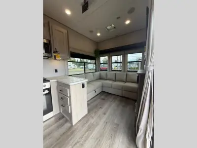 2025 Coachmen Catalina Destination Series 35FME photo 7