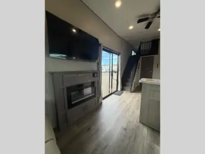 2025 Coachmen Catalina Destination Series 35FME photo 10