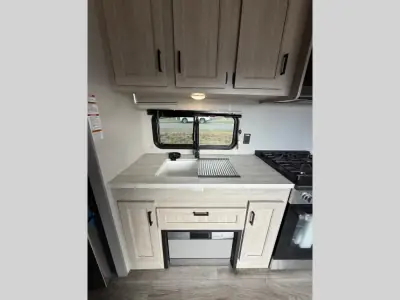 2025 Coachmen Catalina Destination Series 35FME photo 17