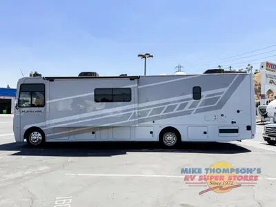 2026 Thor Motor Coach Hurricane photo 4