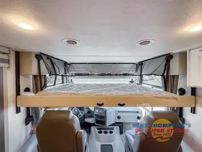 2026 Thor Motor Coach Hurricane photo 12