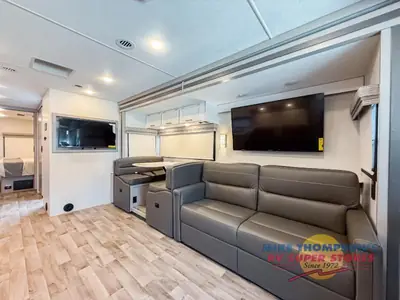 2026 Thor Motor Coach Hurricane photo 17