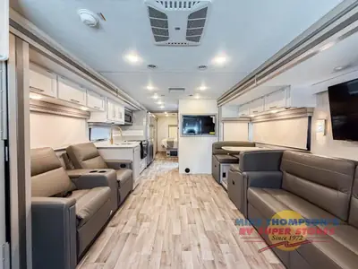 2026 Thor Motor Coach Hurricane photo 15