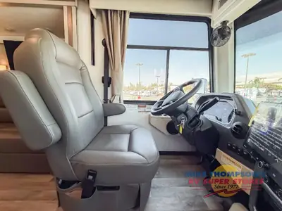 2026 Thor Motor Coach Hurricane photo 9