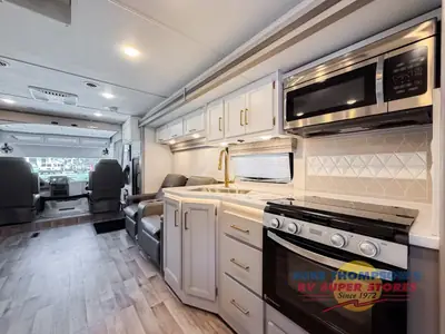 2026 Thor Motor Coach Hurricane photo 25