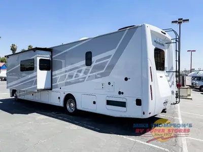 2026 Thor Motor Coach Hurricane photo 5