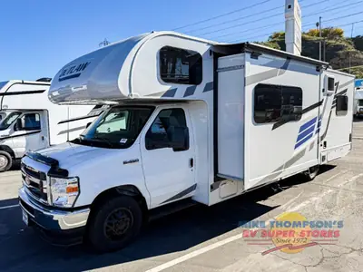 2026 Thor Motor Coach Outlaw photo 3