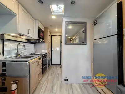 2026 Thor Motor Coach Outlaw photo 26