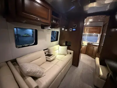 2019 Airstream Classic 33FB photo 22