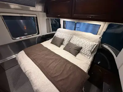 2019 Airstream Classic 33FB photo 17