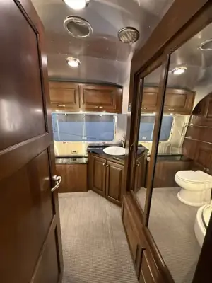 2019 Airstream Classic 33FB photo 21