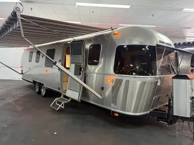 2019 Airstream Classic 33FB photo 9