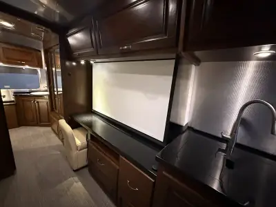 2019 Airstream Classic 33FB photo 18