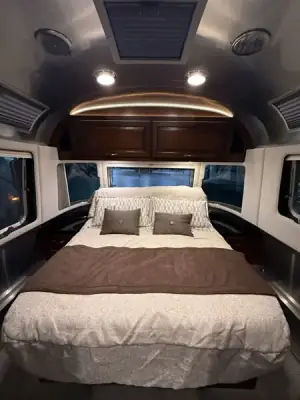 2019 Airstream Classic 33FB photo 16