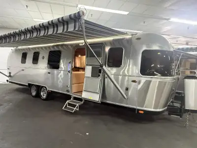 2019 Airstream Classic 33FB photo 4
