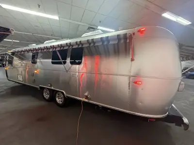 2019 Airstream Classic 33FB photo 14