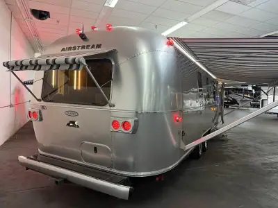 2019 Airstream Classic 33FB photo 12