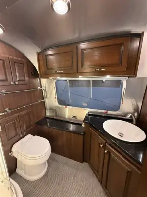 2019 Airstream Classic 33FB photo 20