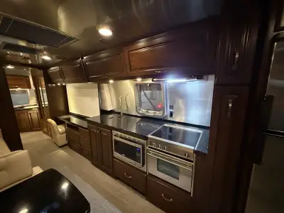 2019 Airstream Classic 33FB photo 15