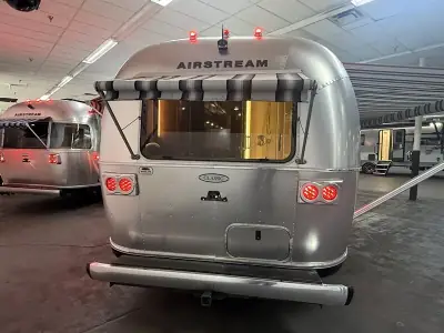 2019 Airstream Classic 33FB photo 13