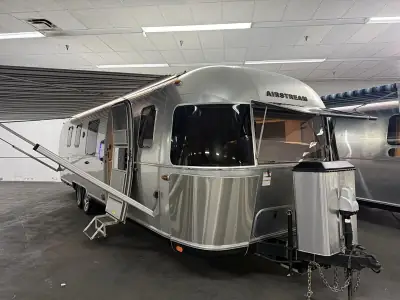 2019 Airstream Classic 33FB photo 6