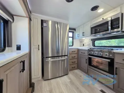 2024 Keystone Montana 3901RK photo 9