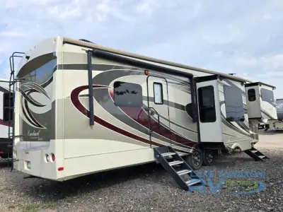 2017 Forest River Cardinal 3825FL photo 4