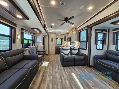 2022 Forest River Cardinal Luxury 390FBX photo 8
