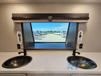 2022 Forest River Cardinal Luxury 390FBX photo 30