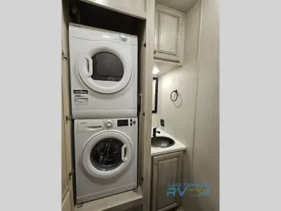 2022 Forest River Cardinal Luxury 390FBX photo 23