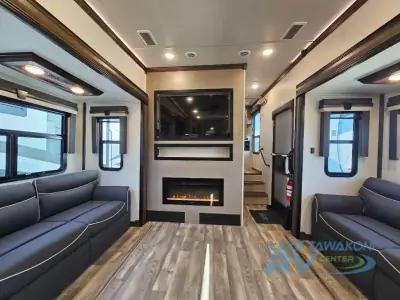 2022 Forest River Cardinal Luxury 390FBX photo 18