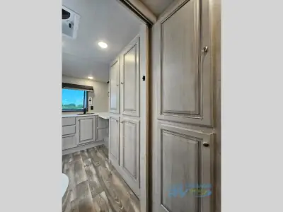 2022 Forest River Cardinal Luxury 390FBX photo 27