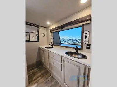 2022 Forest River Cardinal Luxury 390FBX photo 31