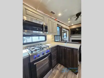 2022 Forest River Cardinal Luxury 390FBX photo 15