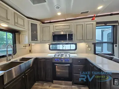 2022 Forest River Cardinal Luxury 390FBX photo 12