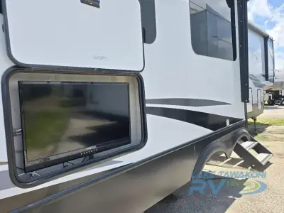 2022 Forest River Cardinal Luxury 390FBX photo 6