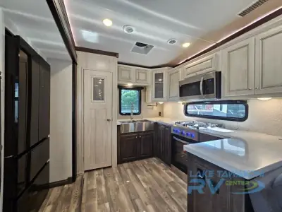 2022 Forest River Cardinal Luxury 390FBX photo 11