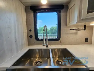 2022 Forest River Cardinal Luxury 390FBX photo 14